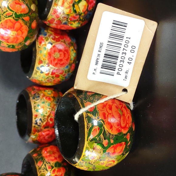 8pc Handpainted Wood Napkin Rings - Picture 4 of 4